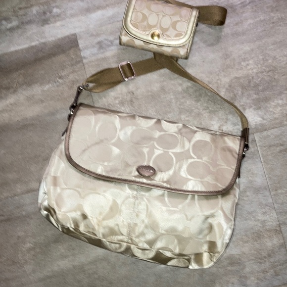 Coach 2piece - Picture 2 of 12